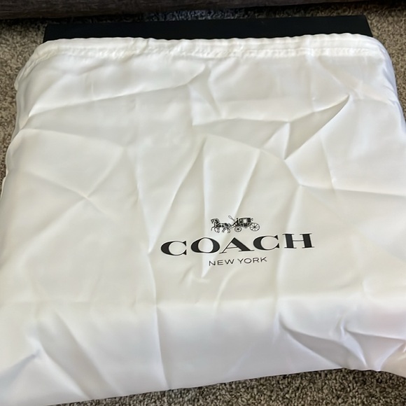 ⭐️Limited sale!⭐️Like new!! Coach Leather Purse with removable strap - Picture 9 of 11